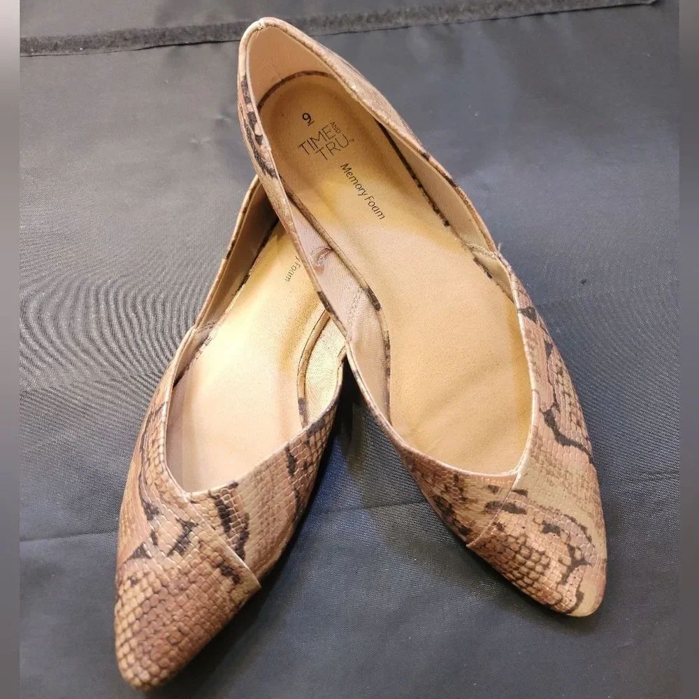 TIME and TRU POINTED TOE WOMEN's SNAKE PRINT FLATS